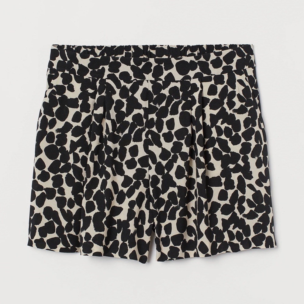 H&M Stylish Black and Cream Loose pleated Shorts 6